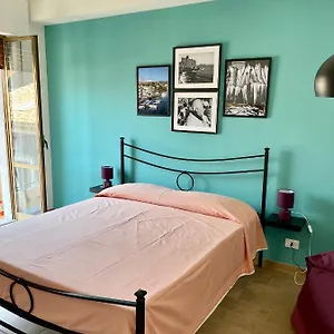 Stanza In Condiviso Double With Private Bathroom And Balcony In A Shared House Alloggio in famiglia